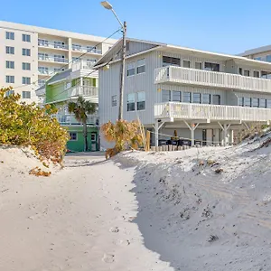 Driftwood - Walk To Clearwater Bch Holiday home